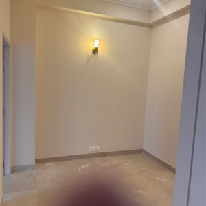 Room in 3 BHK Builder Floor at DLF Central Arcade, Sector 25 – for Sale