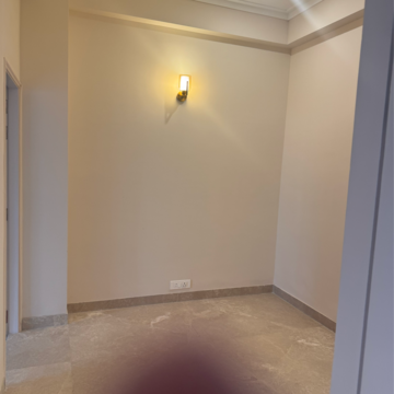 Room in 3 BHK Builder Floor at DLF Central Arcade, Sector 25 – for Sale