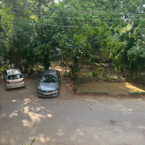 Parking in 3 BHK Builder Floor at DLF Central Arcade, Sector 25 – for Sale