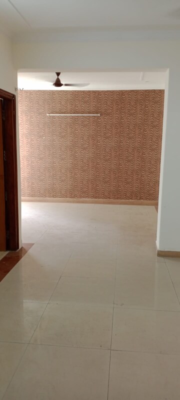 Room in 2 BHK Apartment at Vip Road – for Rent