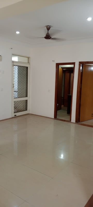 2 BHK Apartment For Rent in Vip Road