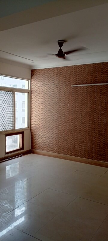 Room in 2 BHK Apartment at Vip Road – for Rent