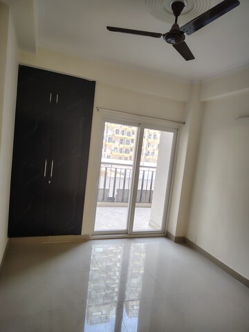 Furnished Amenities in 2 BHK Apartment at Ajnara Le Garden, Sector 16b Greater Noida – for Rent