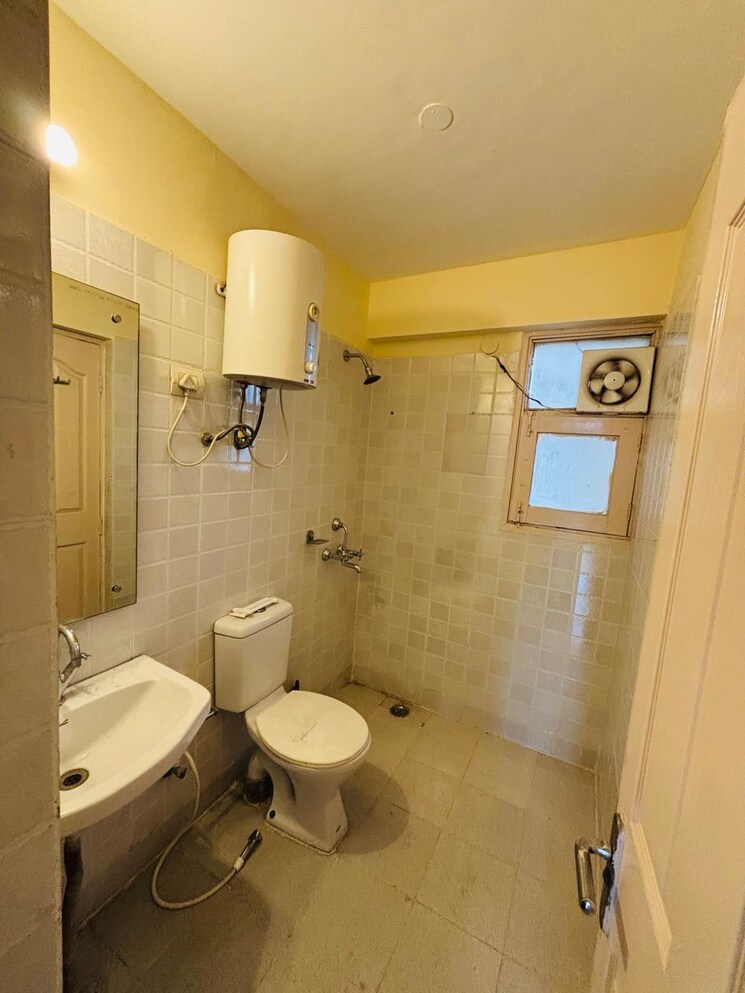 Bathroom, tulip-orange 3 Bedroom 1437 Sq.Ft. Apartment In Sector 70 Gurgaon 8838088