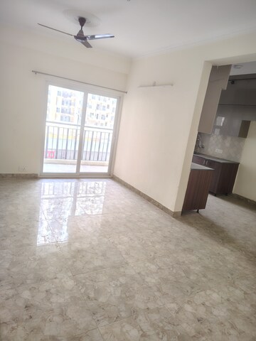 Room in 2 BHK Apartment at Ajnara Le Garden, Sector 16b Greater Noida – for Rent