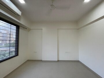 Room in 2 BHK Apartment at Tridhaatu Shree Nivas, Chembur – for Rent
