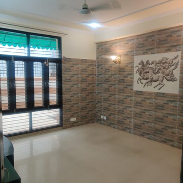 Room in 3 BHK Villa at RWA Residential Society Sector 46, Sector 46 – for Rent