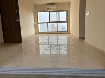 Room in 2 BHK Apartment at Piramal Vaikunth, Balkum Pada – for Rent