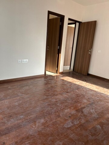 Room in 2 BHK Apartment at Piramal Vaikunth, Balkum Pada – for Rent