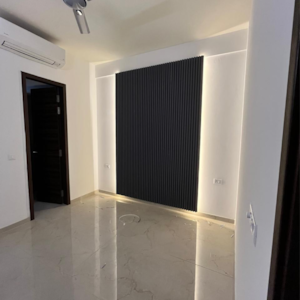 Building Lobby in 3.5 BHK Builder Floor at M3M Soulitude, Sector 89 – for Sale