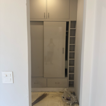 Bathroom in 3 BHK Builder Floor at DLF Central Arcade, Sector 25 – for Sale