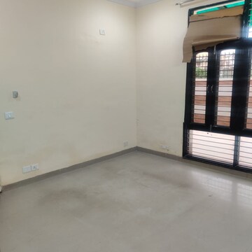 Room in 2 BHK Villa at Omaxe Designer Villas Mayfield Garden, Sector 51 – for Rent