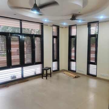 Room in 2 BHK Villa at Omaxe Designer Villas Mayfield Garden, Sector 51 – for Rent