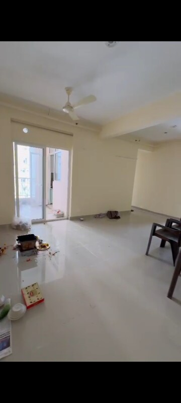 Room in 4 BHK Apartment at Ajnara Homes, Sector 16b Greater Noida – for Rent