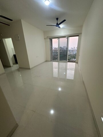 2.5 BHK Apartment For Rent in Vijay Orovia, Ghodbunder Road