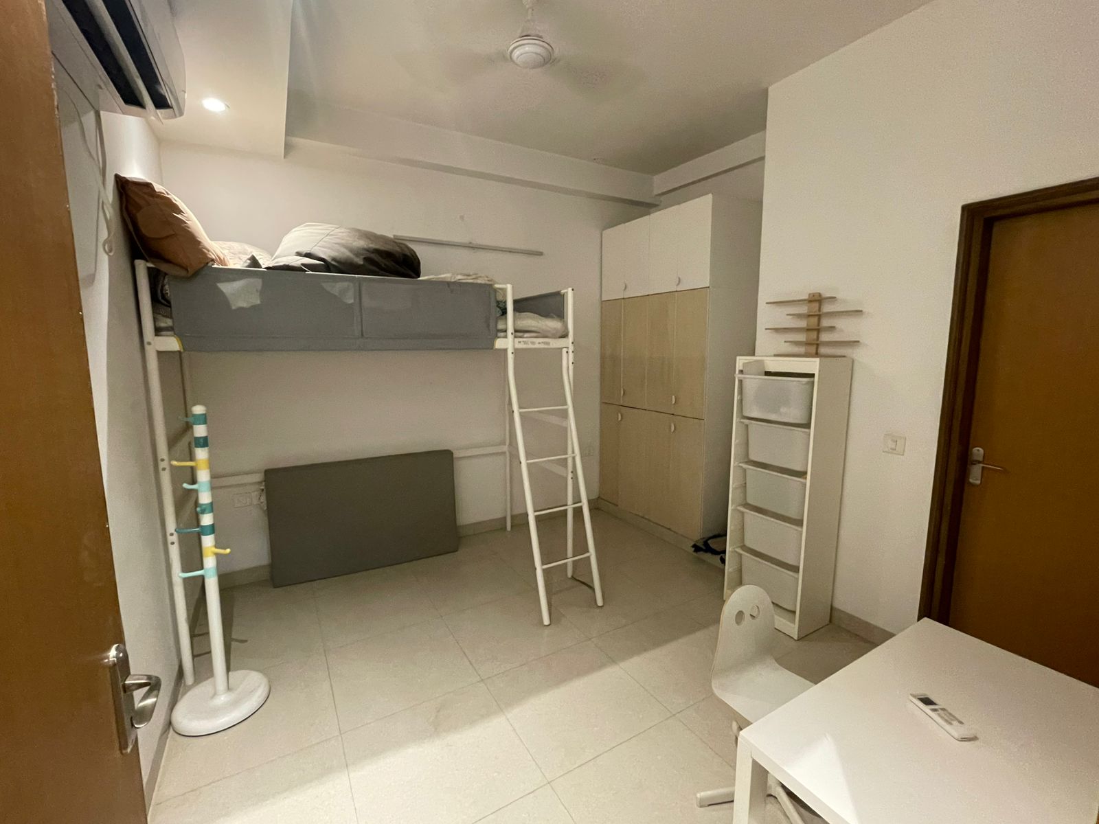 4 BHK + Study Room 2700 Sq.Ft. Builder Floor in SS Linden