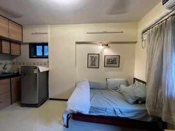 Bedroom in 1 RK Apartment at Bandra West – for Rent