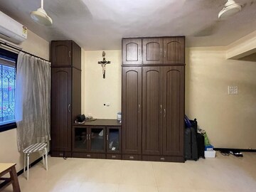 1 RK Apartment For Rent in Bandra West