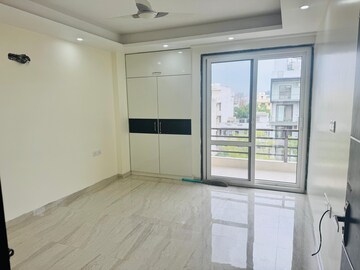 Room in 3 BHK Builder Floor at Sector 47 – for Rent