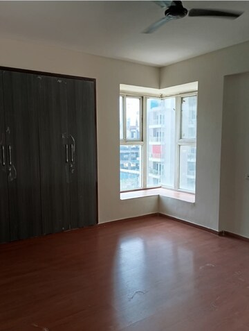 Room in 3 BHK Apartment at Shri Radha Sky Gardens, Sector 16b Greater Noida – for Rent