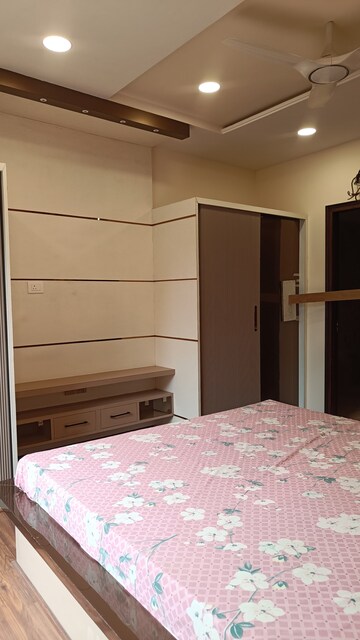 Room in 3 BHK Apartment at Raja Park – for Rent