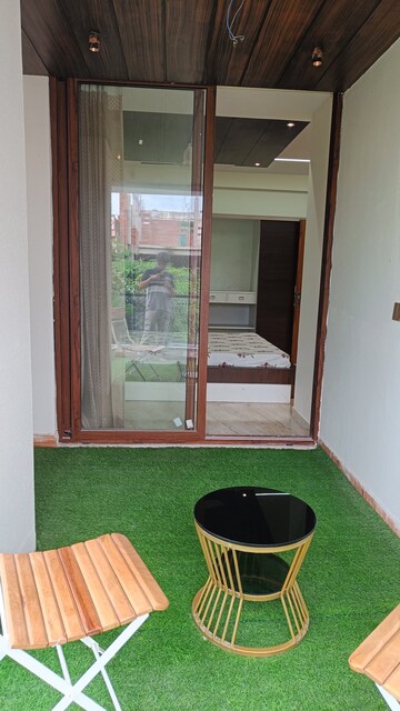 Furnished Amenities in 3 BHK Apartment at Raja Park – for Rent