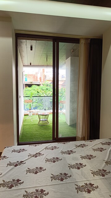 Room in 3 BHK Apartment at Raja Park – for Rent
