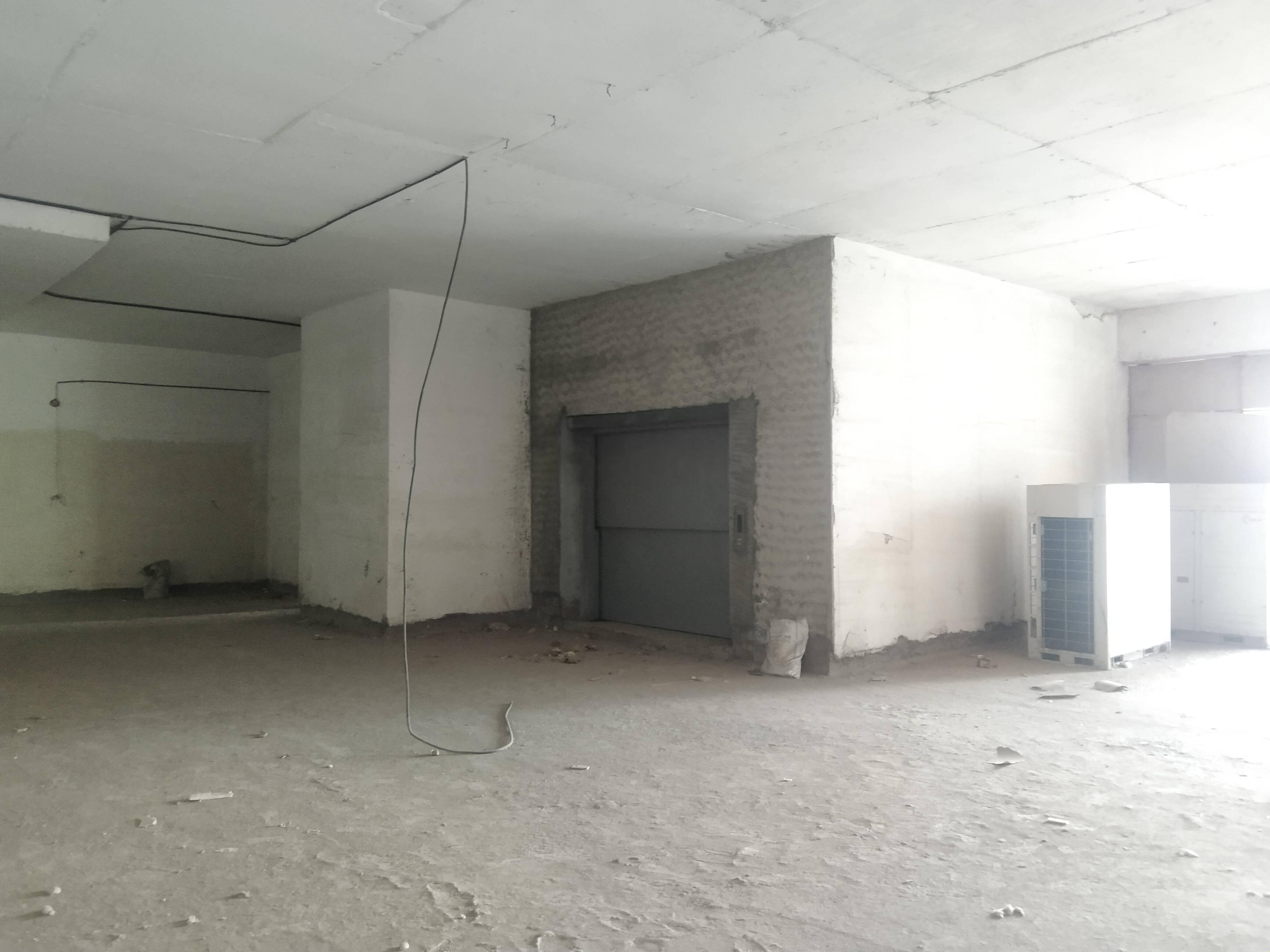 Showroom For Sale in Shree Naman Midtown