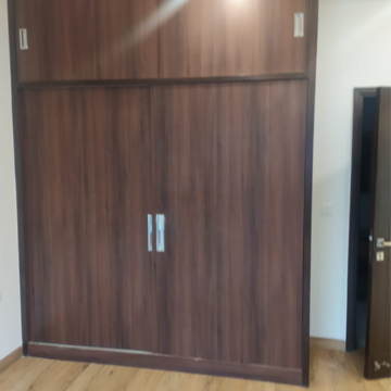 Furnished Amenities in 3 BHK Builder Floor at DLF Central Arcade, Sector 25 – for Rent