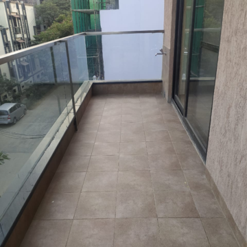 Balcony in 3 BHK Builder Floor at DLF Central Arcade, Sector 25 – for Rent