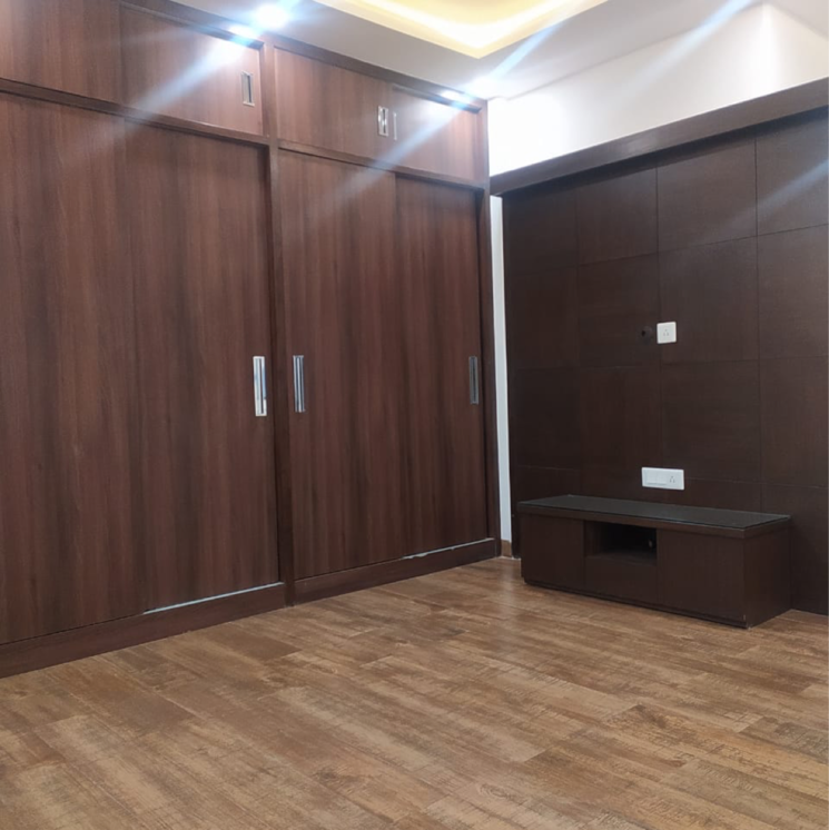 Room, dlf-central-arcade 3 Bedroom 300 Sq.Yd. Builder Floor In Sector 25 Gurgaon 8838795