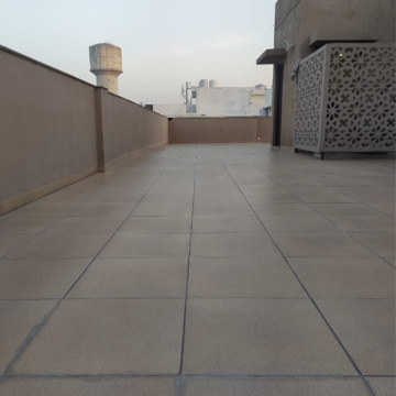 Balcony in 3 BHK Builder Floor at DLF Central Arcade, Sector 25 – for Rent