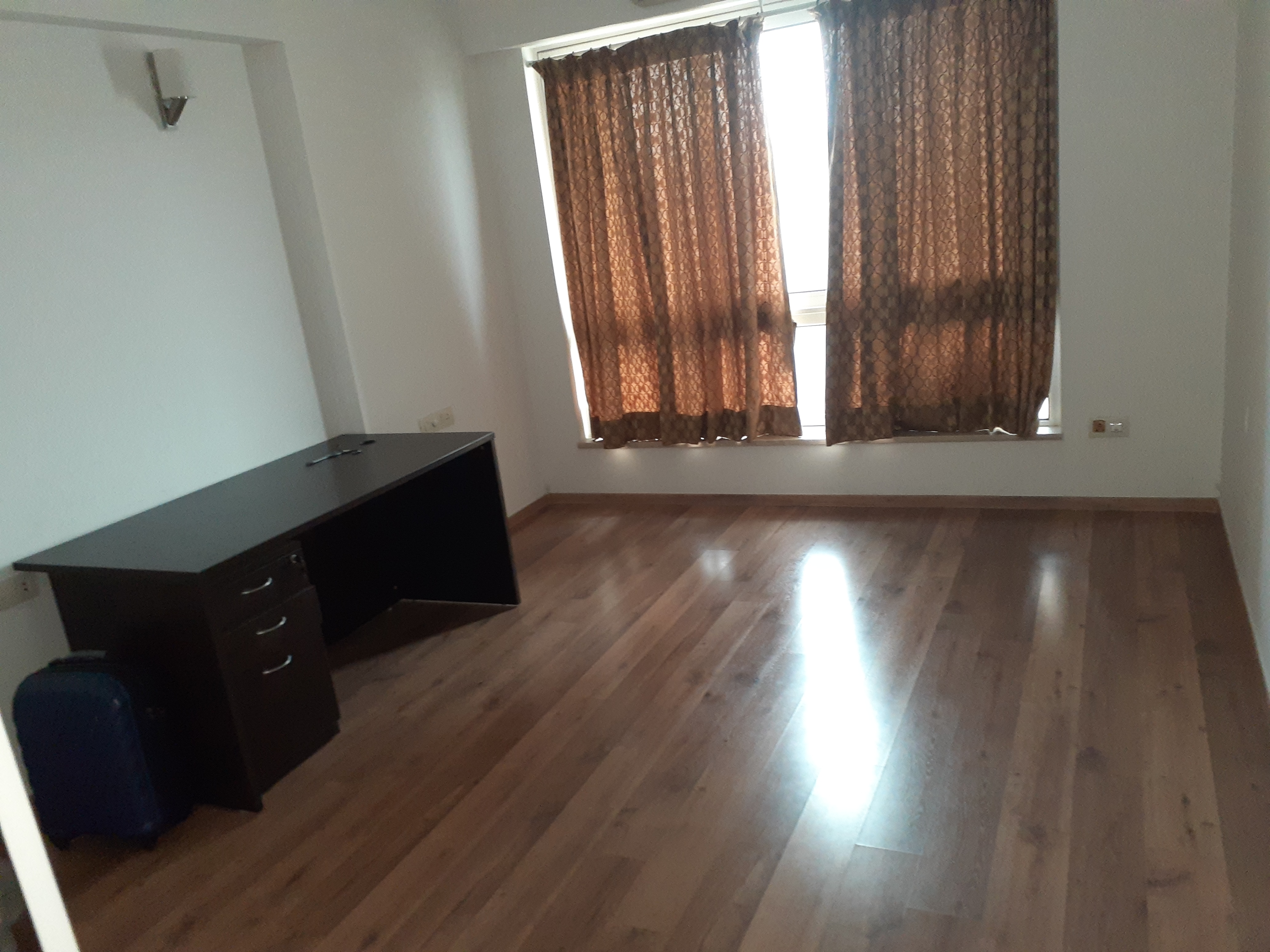 3 BHK + Pooja Room,Servant Room 2400 Sq.Ft. Apartment in Hiranandani Glen Dale