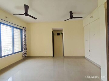 Room in 2 BHK Apartment at Rosa Gardenia, Ghodbunder Road – for Rent