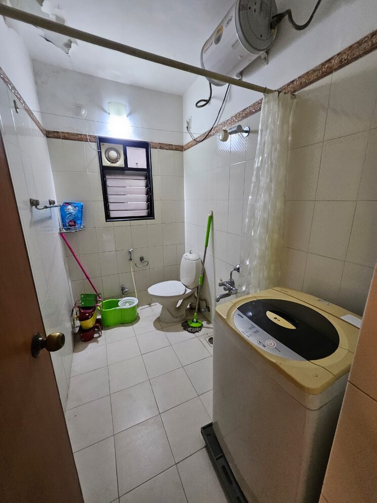 Bathroom, kumar-presidency 3 Bedroom 1500 Sq.Ft. Apartment In Koregaon Park Pune 8838937