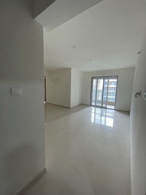 Room in 4 BHK Apartment at Shubh Gateway, Viman Nagar – for Rent