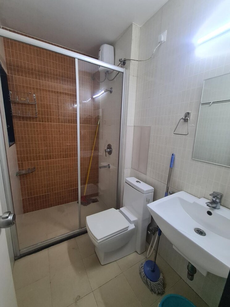 Bathroom, clover-park-royale 3 Bedroom 1400 Sq.Ft. Apartment In Koregaon Park Pune 8839195
