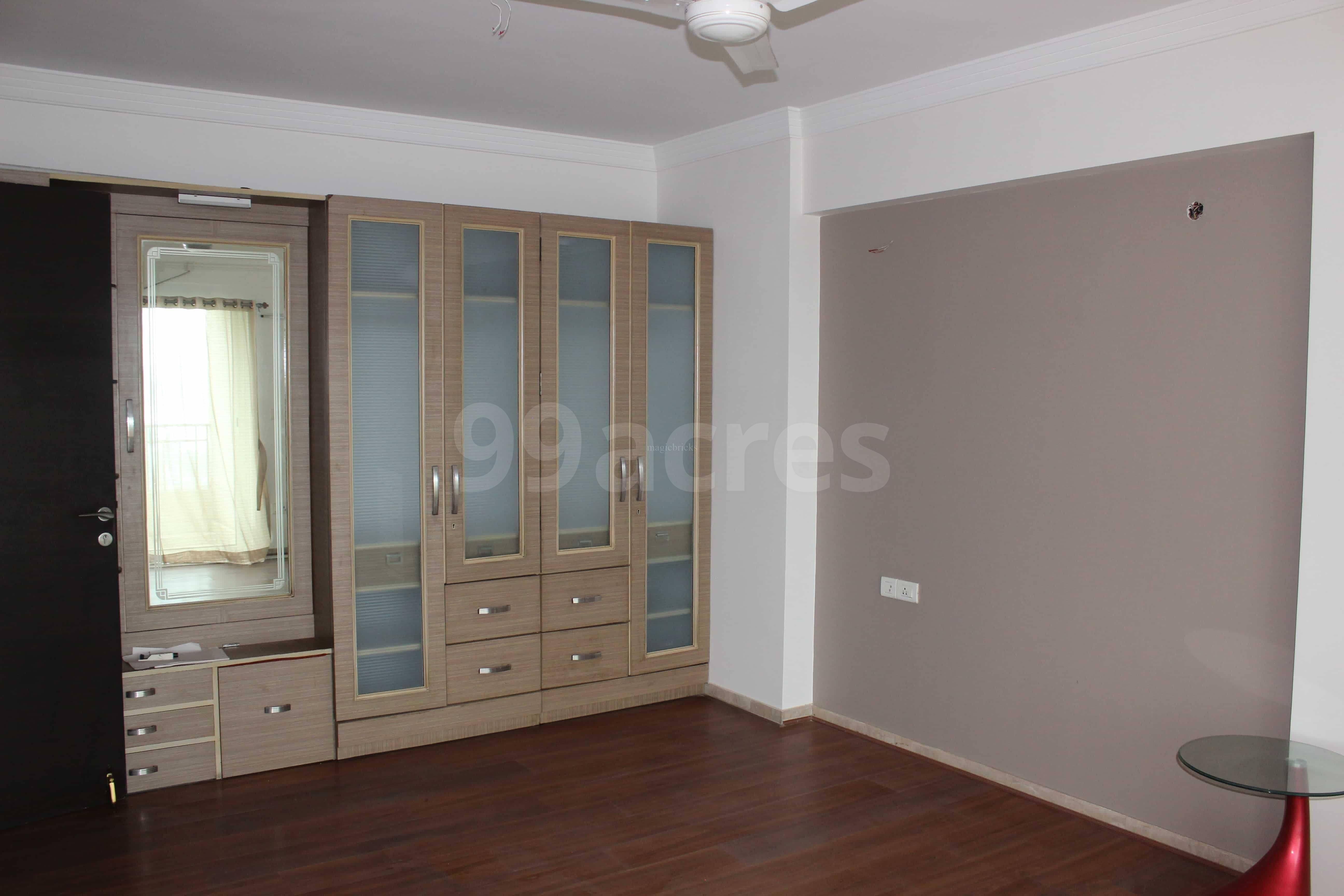 5 BHK + Pooja Room,Servant Room 5700 Sq.Ft. Apartment in Hiranandani Gardens Evita