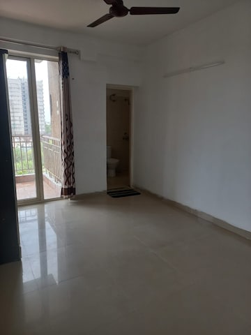 Room in 3 BHK Apartment at Puri Pratham, Sector 84 – for Rent
