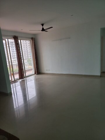 Room in 3 BHK Apartment at Puri Pratham, Sector 84 – for Rent