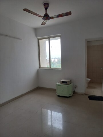 Room in 3 BHK Apartment at Puri Pratham, Sector 84 – for Rent