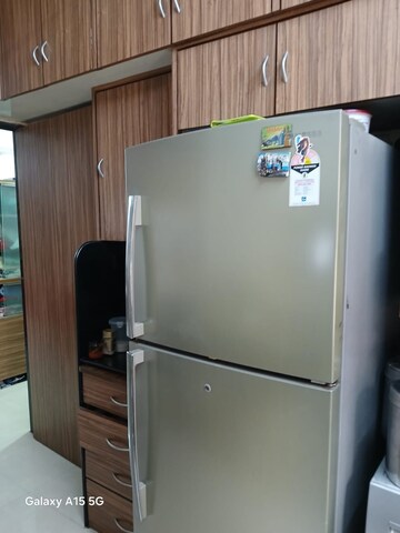 Furnished Amenities in 1 BHK Apartment at Shah Arcade II, Malad East – for Sale