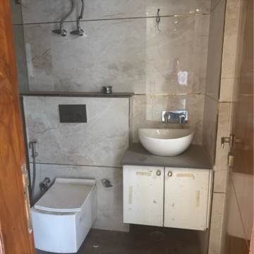 Bathroom in 3 BHK Builder Floor at DLF Central Arcade, Sector 25 – for Rent