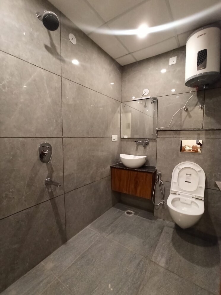 Bathroom, niti khand i 3 Bedroom 1000 Sq.Ft. Apartment In Niti Khand I Ghaziabad 8839292