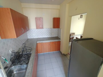 Bathroom in 3 BHK Apartment at Yamuna Bulding, Gomti Nagar – for Rent