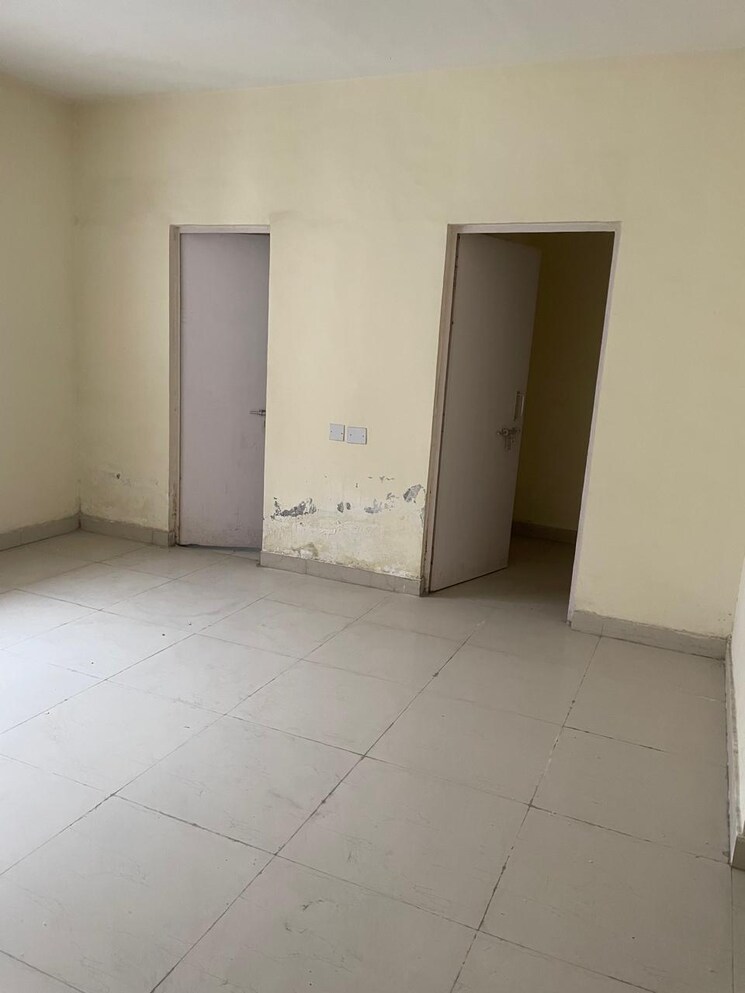 Room, yamuna-bulding 3 Bedroom 1500 Sq.Ft. Apartment In Gomti Nagar Lucknow 8839352