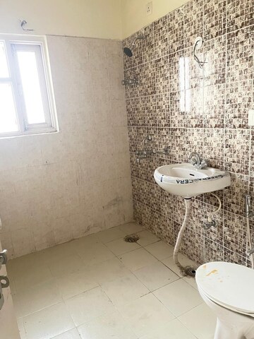 Bathroom in 3 BHK Apartment at Yamuna Bulding, Gomti Nagar – for Rent