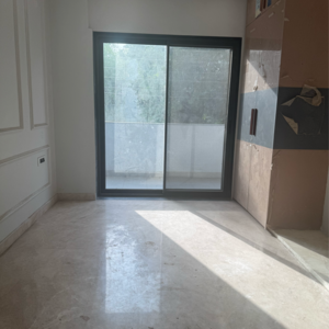 Room in 3 BHK Builder Floor at DLF Central Arcade, Sector 25 – for Sale