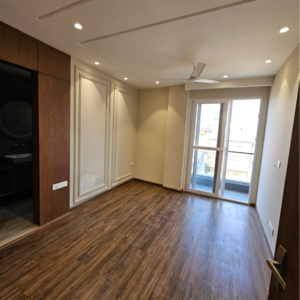 Room in 3 BHK Builder Floor at DLF Central Arcade, Sector 25 – for Sale