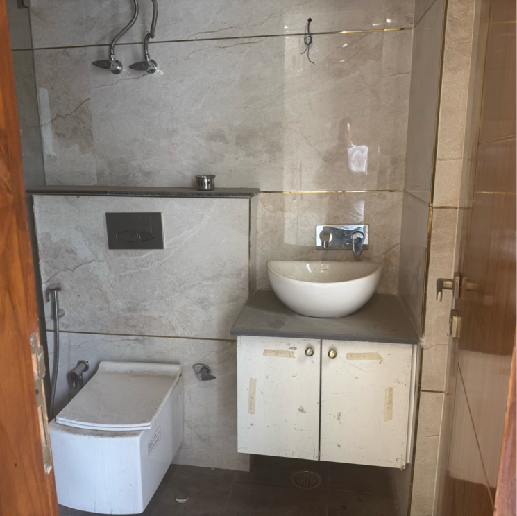 Bathroom, dlf-central-arcade 3 Bedroom 2000 Sq.Ft. Builder Floor In Sector 25 Gurgaon 8839387